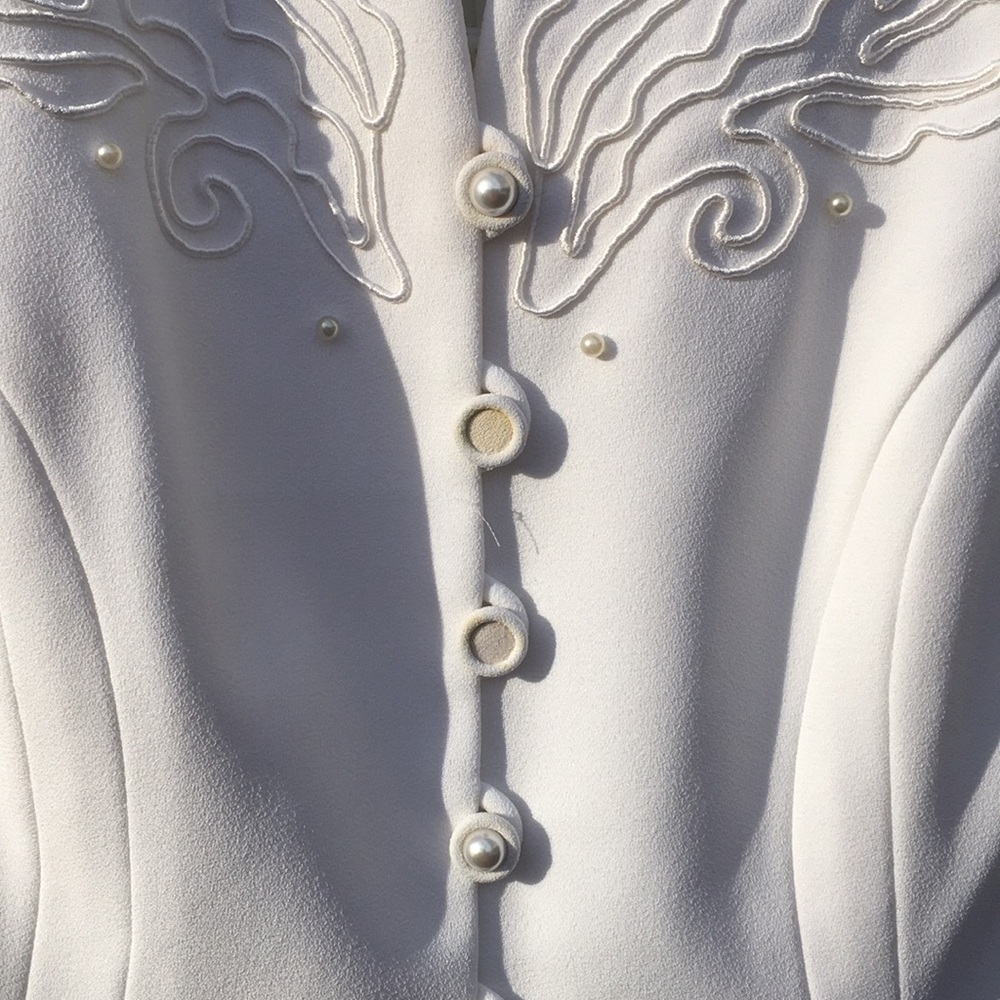 White skirt suit  and jacket - Picture 8 of 8